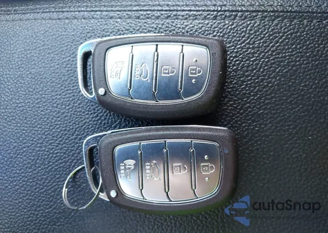 2017 Hyundai Tucson Value z USA, uszkodzony, nr VIN KM8J3CA21HU554645